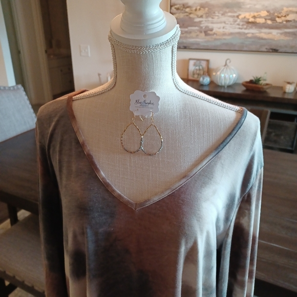 Andthewhy Black & Brown Top with Balloon Sleeves - Picture 7 of 7